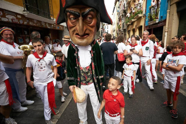 Salida de los gigantes y cabezudos de Pamplona, 12 de julio de San Fermín 2018