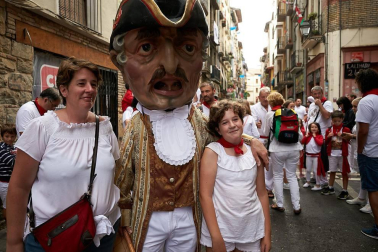 Salida de los gigantes y cabezudos de Pamplona, 12 de julio de San Fermín 2018