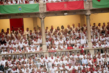 Público asistente a la Plaza de Toros de Pamplona durante la cuarta corrida de la Feria del Toro 2018.