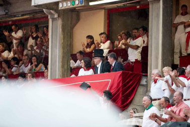 Público asistente a la Plaza de Toros de Pamplona durante la cuarta corrida de la Feria del Toro 2018.