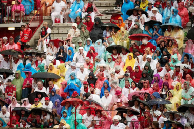 Público asistente a la Plaza de Toros de Pamplona durante la cuarta corrida de la Feria del Toro 2018.