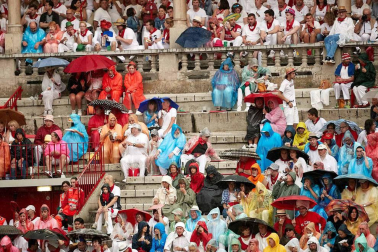 Público asistente a la Plaza de Toros de Pamplona durante la cuarta corrida de la Feria del Toro 2018.
