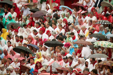 Público asistente a la Plaza de Toros de Pamplona durante la cuarta corrida de la Feria del Toro 2018.
