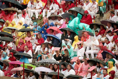 Público asistente a la Plaza de Toros de Pamplona durante la cuarta corrida de la Feria del Toro 2018.
