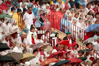 Público asistente a la Plaza de Toros de Pamplona durante la cuarta corrida de la Feria del Toro 2018.