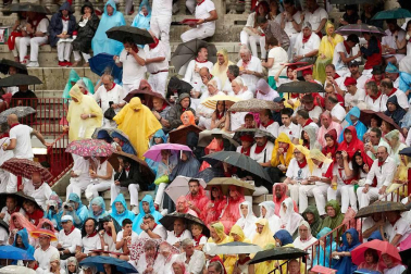 Público asistente a la Plaza de Toros de Pamplona durante la cuarta corrida de la Feria del Toro 2018.