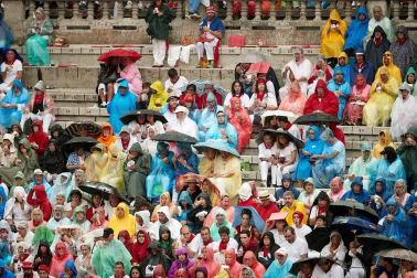Público asistente a la Plaza de Toros de Pamplona durante la cuarta corrida de la Feria del Toro 2018.