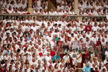 Público asistente a la Plaza de Toros de Pamplona durante la cuarta corrida de la Feria del Toro 2018.