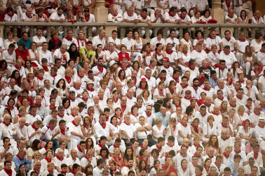 Público asistente a la Plaza de Toros de Pamplona durante la cuarta corrida de la Feria del Toro 2018.