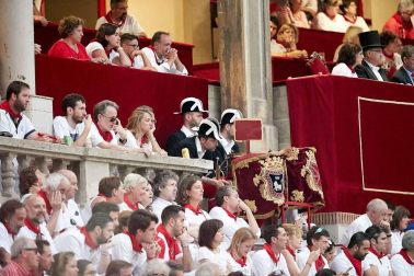 Público asistente a la Plaza de Toros de Pamplona durante la cuarta corrida de la Feria del Toro 2018.