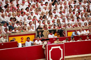 Público asistente a la Plaza de Toros de Pamplona durante la cuarta corrida de la Feria del Toro 2018.