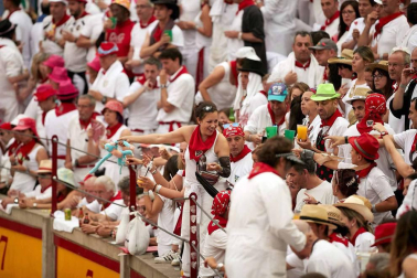 Público asistente a la Plaza de Toros de Pamplona durante la cuarta corrida de la Feria del Toro 2018.