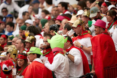Público asistente a la Plaza de Toros de Pamplona durante la cuarta corrida de la Feria del Toro 2018.
