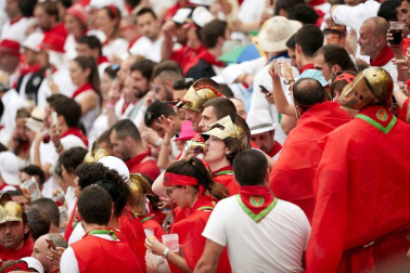 Público asistente a la Plaza de Toros de Pamplona durante la cuarta corrida de la Feria del Toro 2018.