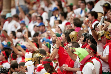 Público asistente a la Plaza de Toros de Pamplona durante la cuarta corrida de la Feria del Toro 2018.