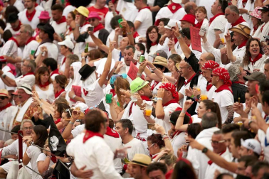Público asistente a la Plaza de Toros de Pamplona durante la cuarta corrida de la Feria del Toro 2018.