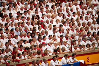 Público asistente a la Plaza de Toros de Pamplona durante la cuarta corrida de la Feria del Toro 2018.