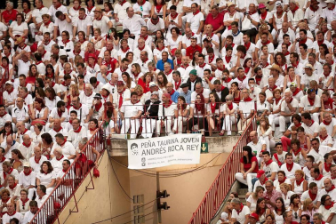 Público asistente a la Plaza de Toros de Pamplona durante la cuarta corrida de la Feria del Toro 2018.