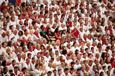 Público asistente a la Plaza de Toros de Pamplona durante la cuarta corrida de la Feria del Toro 2018.
