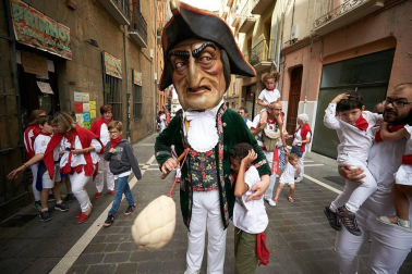 Fotos de los gigantes y cabezudos de Pamplona, 13 de julio de San Fermín 2018