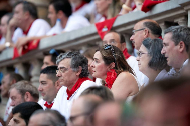 Público asistente a la Plaza de Toros de Pamplona durante la última corrida de la Feria del Toro 2018.