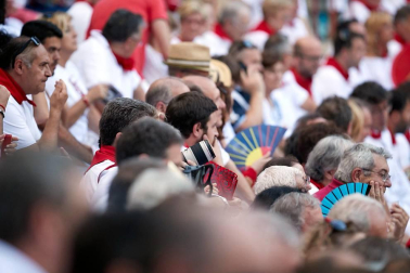 Público asistente a la Plaza de Toros de Pamplona durante la última corrida de la Feria del Toro 2018.