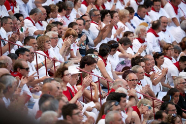 Público asistente a la Plaza de Toros de Pamplona durante la última corrida de la Feria del Toro 2018.