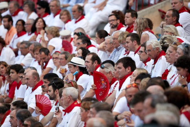 Público asistente a la Plaza de Toros de Pamplona durante la última corrida de la Feria del Toro 2018.