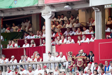 Público asistente a la Plaza de Toros de Pamplona durante la última corrida de la Feria del Toro 2018.