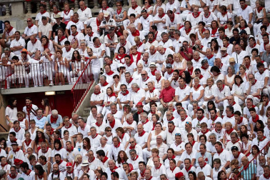 Público asistente a la Plaza de Toros de Pamplona durante la última corrida de la Feria del Toro 2018.