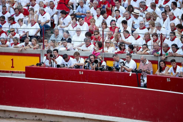 Público asistente a la Plaza de Toros de Pamplona durante la última corrida de la Feria del Toro 2018.