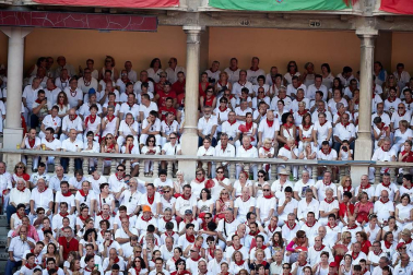 Público asistente a la Plaza de Toros de Pamplona durante la última corrida de la Feria del Toro 2018.