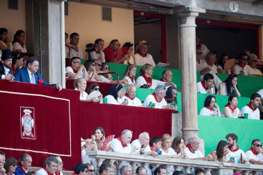 Público asistente a la Plaza de Toros de Pamplona durante la última corrida de la Feria del Toro 2018.