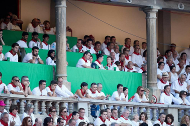 Público asistente a la Plaza de Toros de Pamplona durante la última corrida de la Feria del Toro 2018.
