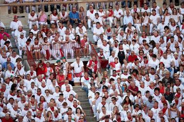 Público asistente a la Plaza de Toros de Pamplona durante la última corrida de la Feria del Toro 2018.