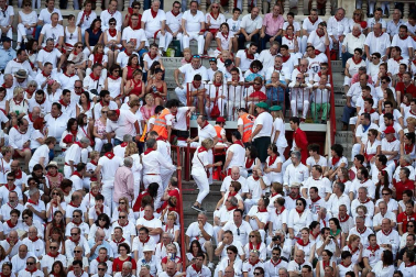 Público asistente a la Plaza de Toros de Pamplona durante la última corrida de la Feria del Toro 2018.