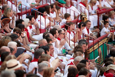 Público asistente a la Plaza de Toros de Pamplona durante la última corrida de la Feria del Toro 2018.