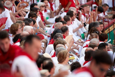 Público asistente a la Plaza de Toros de Pamplona durante la última corrida de la Feria del Toro 2018.