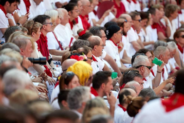 Público asistente a la Plaza de Toros de Pamplona durante la última corrida de la Feria del Toro 2018.