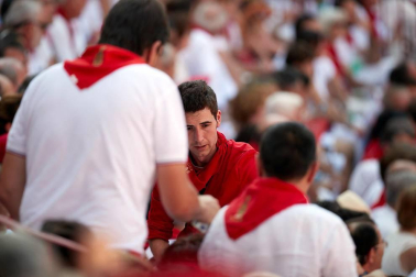 Público asistente a la Plaza de Toros de Pamplona durante la última corrida de la Feria del Toro 2018.