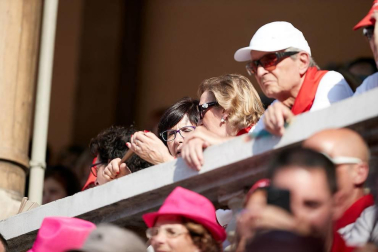 Público asistente a la Plaza de Toros de Pamplona durante la última corrida de la Feria del Toro 2018.