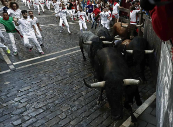 Imágenes del octavo encierro de los Sanfermines de 2018, con toros de la ganadería Miura.