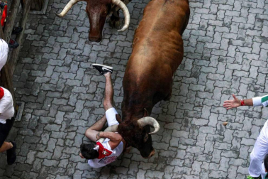 Imágenes del octavo encierro de los Sanfermines de 2018, con toros de la ganadería Miura.