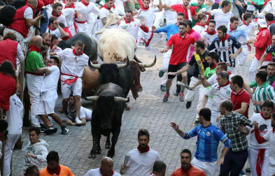 Imágenes del octavo encierro de los Sanfermines de 2018, con toros de la ganadería Miura.