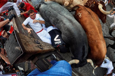 Imágenes del octavo encierro de los Sanfermines de 2018, con toros de la ganadería Miura.