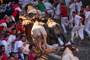 Imágenes del octavo encierro de los Sanfermines de 2018, con toros de la ganadería Miura.