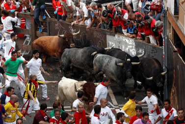 Imágenes del octavo encierro de los Sanfermines de 2018, con toros de la ganadería Miura.