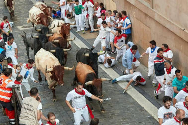 Imágenes del octavo encierro de los Sanfermines de 2018, con toros de la ganadería Miura.