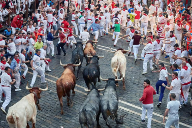 Imágenes del octavo encierro de los Sanfermines de 2018, con toros de la ganadería Miura.