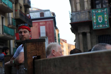 Imágenes del octavo encierro de los Sanfermines de 2018, con toros de la ganadería Miura.